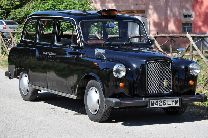 Taxi Londinese matrimonio Roma