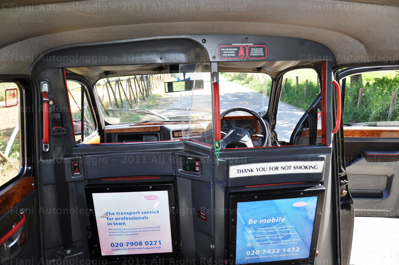 Taxi Londinese matrimonio Roma